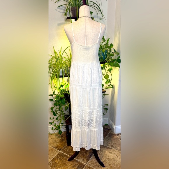 Elegant White Embroidered Maxi Dress - Picture 2 of 6